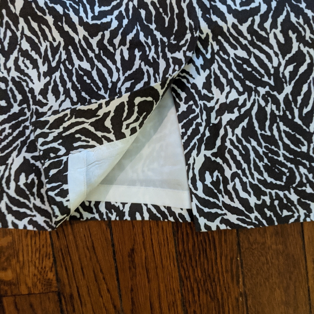 EUC Loft dark brown and white abstract print pencil skirt - Picture 5 of 8